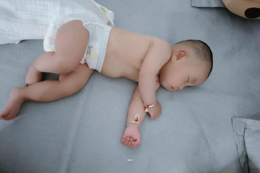 枣阳宝宝夏天要穿袜子吗